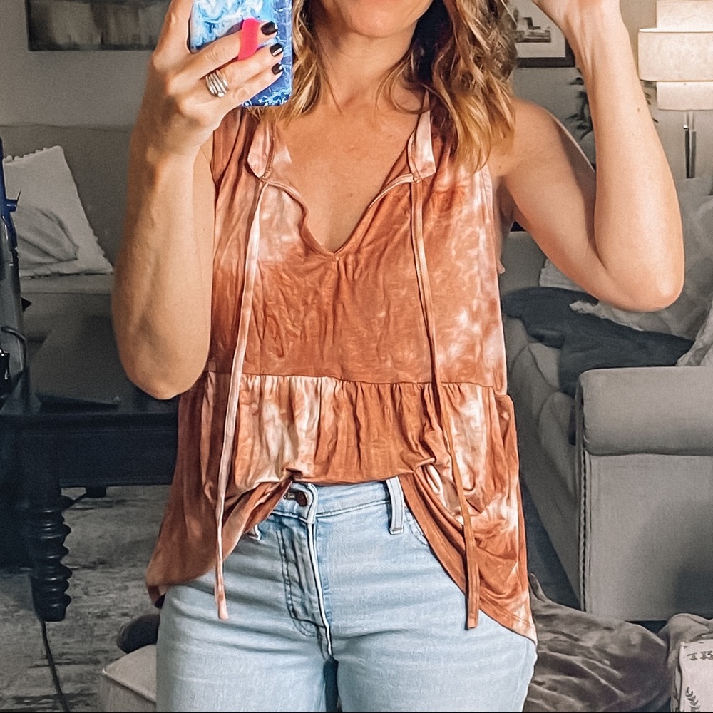 Rust Tie-Dye Sleeveless Peplum Tank - Picture 3 of 5